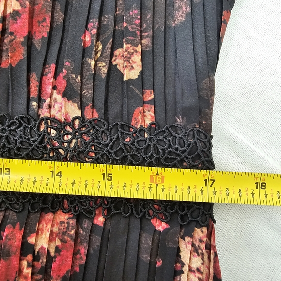 Foxiedox Black and Pink Floral Pleaded Midi‎ Dress - Picture 11 of 11